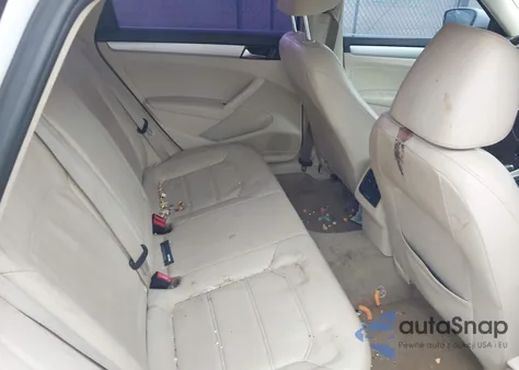 2013 Volkswagen Passat 2.5L Se z USA, uszkodzony, nr VIN 1VWBP7A33DC119989